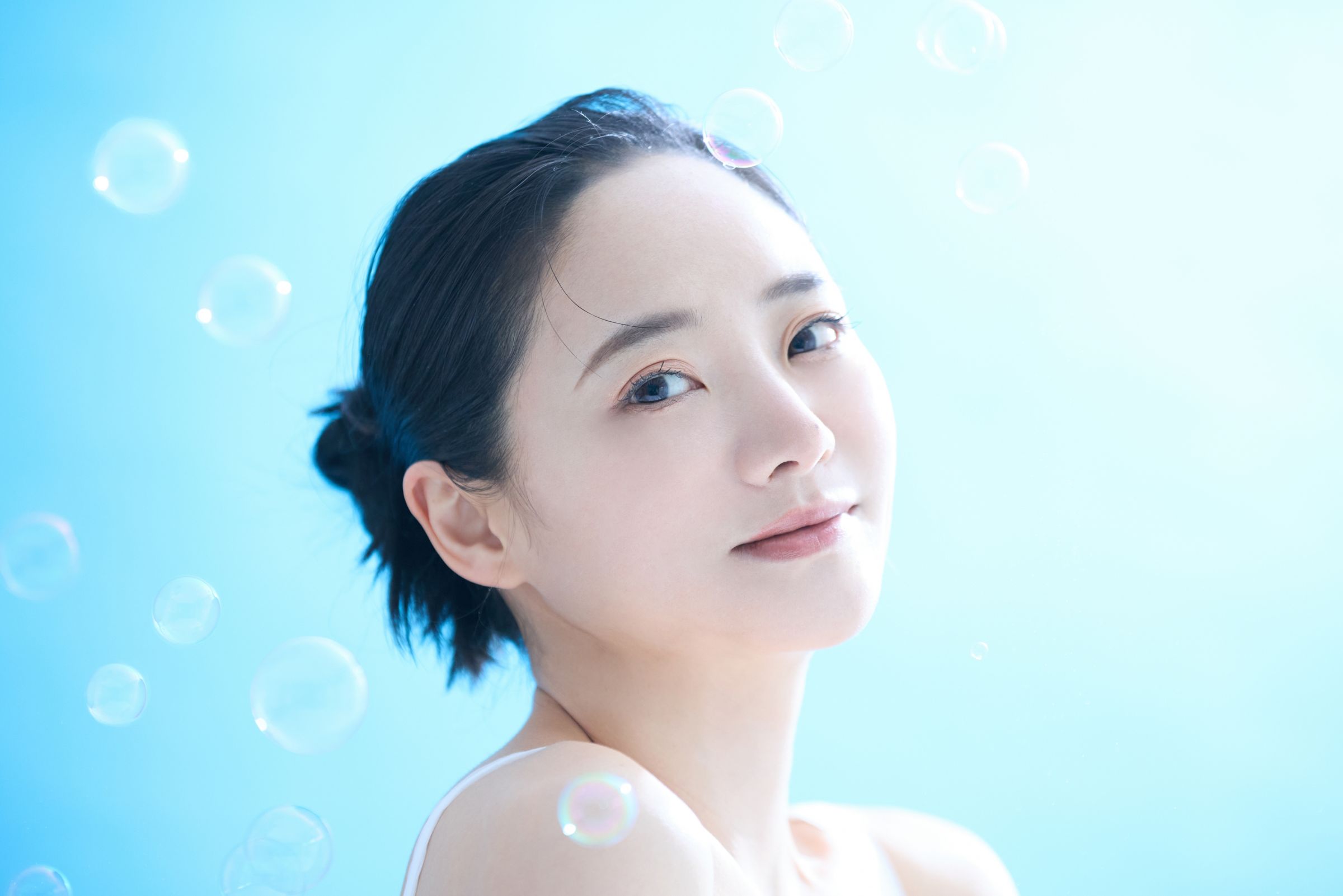 КАК OEM ДЕРЖИТ ВАС ВПЕРЕДИ КОНКУРЕНЦИИ: ТРЕНДОВЫЕ ИНГРЕДИЕНТЫ СИЯЮЩЕГО СЕРУМА